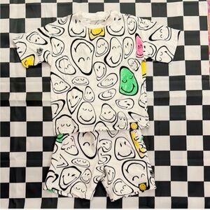 Zara Boys LIKE NEW Smiley Face RARE Graphic Tee & Shorts Set Cool Kids 6